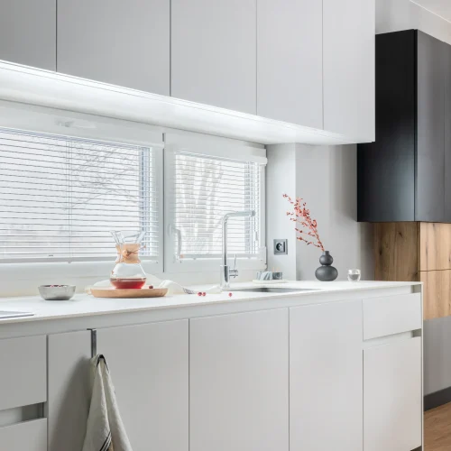 modern-kitchen-with-chemex-coffee-maker-and-berrie-2026-03-09-21-52-06-utc